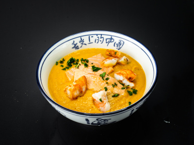 фото Крем суп из чечевицы , с лососем и креветкой