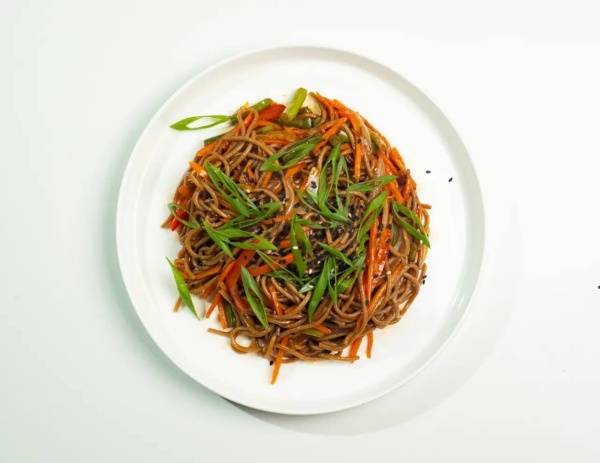 фото Гречневая лапша с овощами
